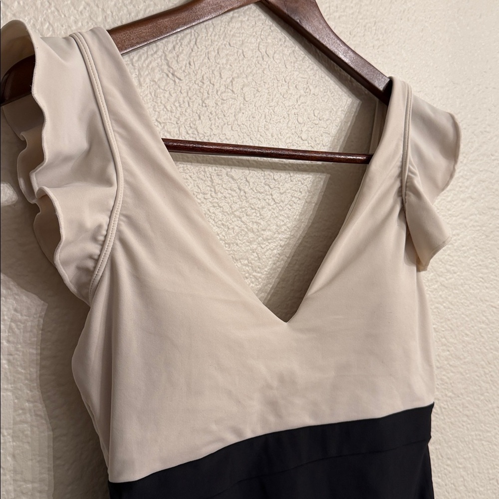 Summersalt ruffle backflip Stylish Cream and Black  One Piece size 8 - Picture 4 of 9